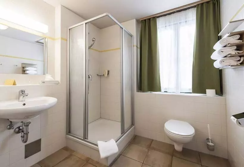 スタンダード４人部屋, Jufa Hotel Grundlsee