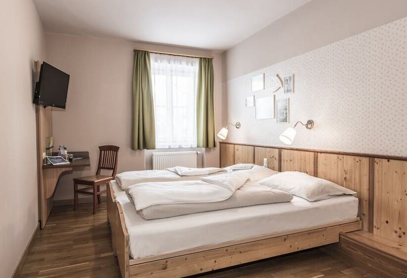 חדר סטנדרט לארבעה, Jufa Hotel Grundlsee