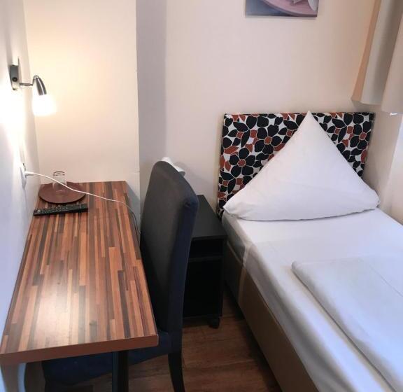 Quarto standart individual, Pension Alpha   Frankfurt City Central Station