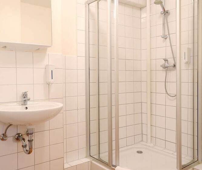 Четырехместный Номер Стандарт, Pension Alpha   Frankfurt City Central Station