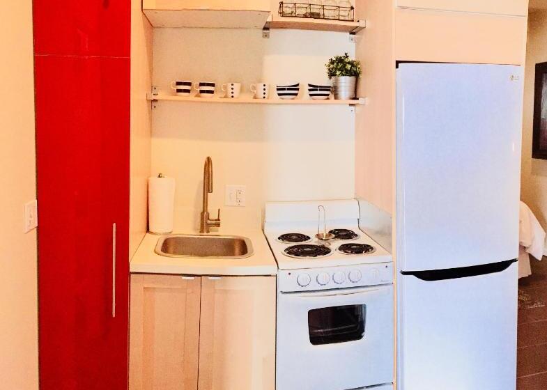 スタンダードスタジオ, Beachwalk Villas