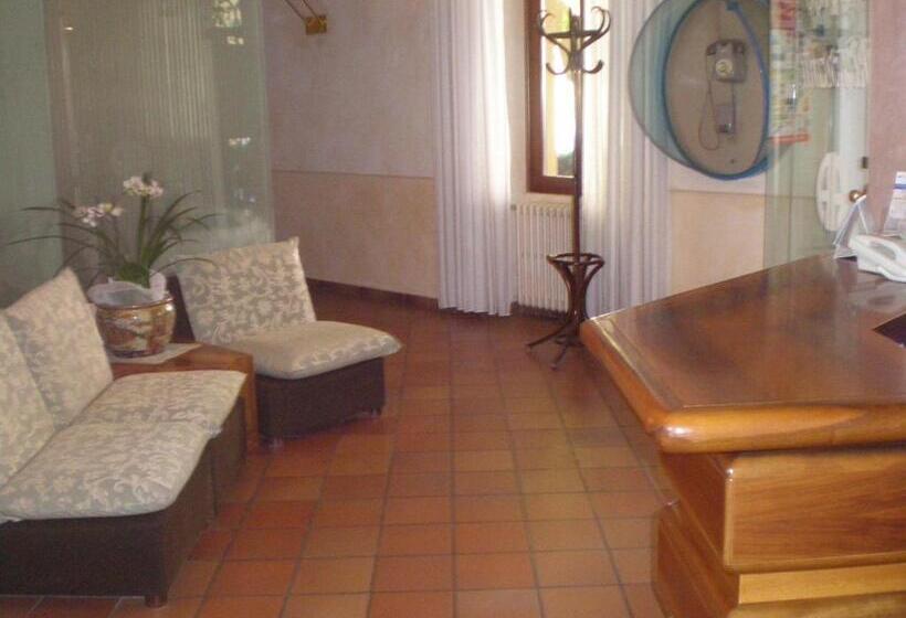 חדר סטנדרט עם מרפסת, Albergo Ristorante Aquila