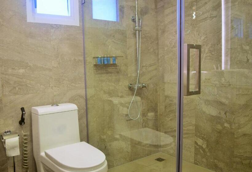 Suite with Terrace, Montecito Apartments