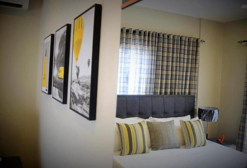 Suite with Terrace, Montecito Apartments