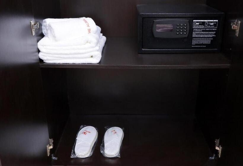 Suite with Terrace, Montecito Apartments