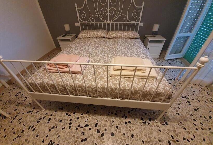 جناح جونيور مزوَّد بشرفة, Il Tamburino Lucio