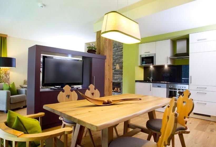 آپارتمان خانوادگی, Sendlhofer's