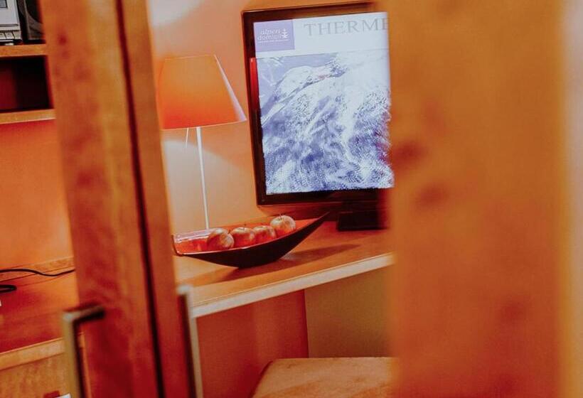 استودیو استاندارد با چشم‌انداز باغ, Sendlhofer's