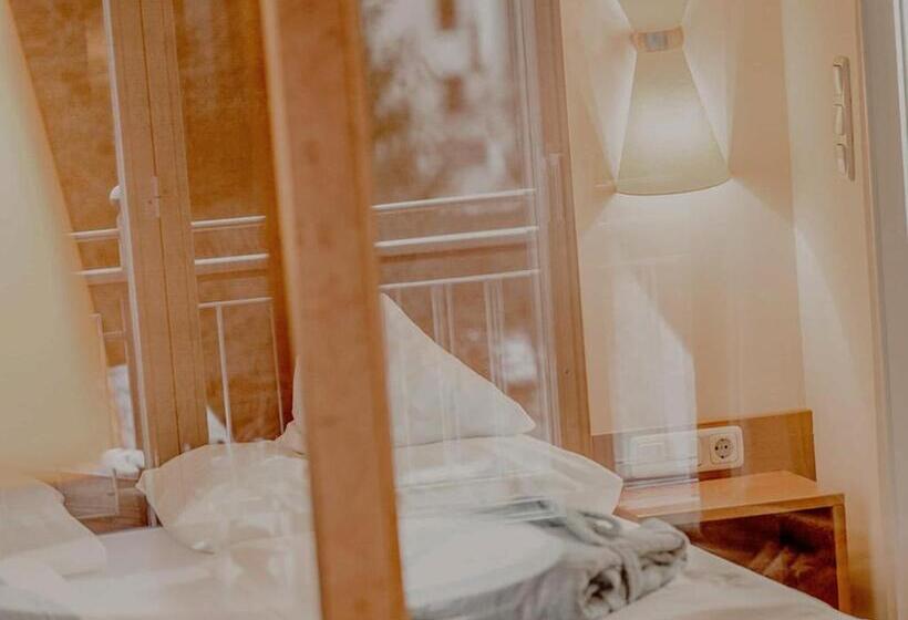 استودیو استاندارد با چشم‌انداز باغ, Sendlhofer's