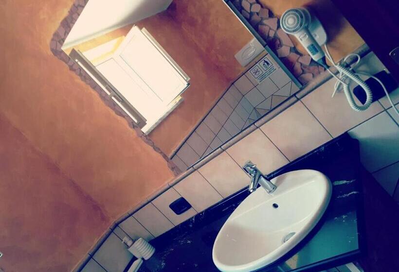 اتاق استاندارد چهار تخته, B&b Al Pentagramma