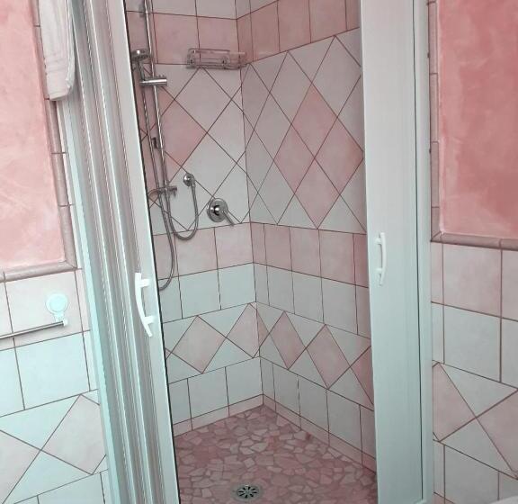 اتاق استاندارد چهار تخته, B&b Al Pentagramma