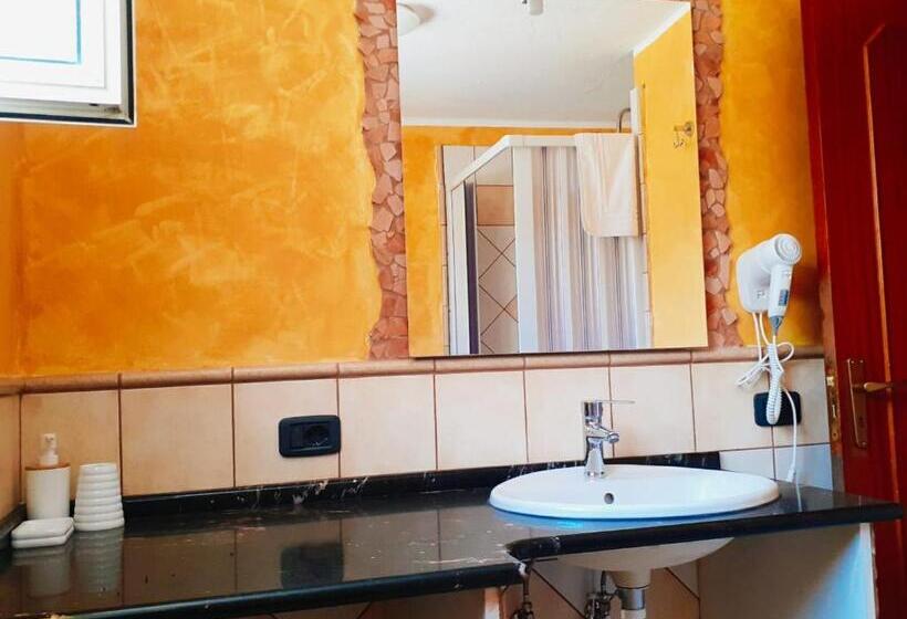 اتاق استاندارد چهار تخته, B&b Al Pentagramma