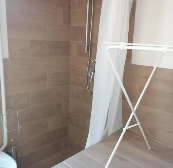 バルコニー付き１ベッドルームアパートメント, B&b Andemar Rooms