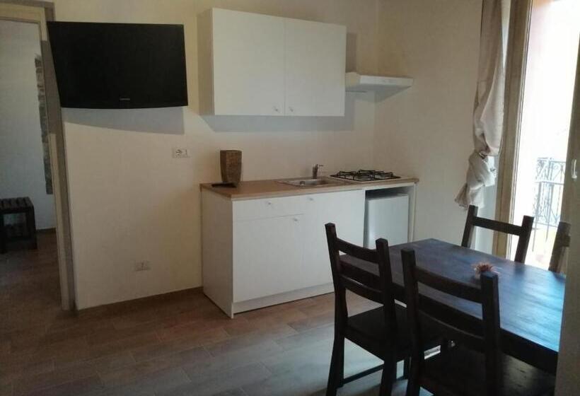 דירה בת חדר שינה 1 עם מרפסת, B&b Andemar Rooms