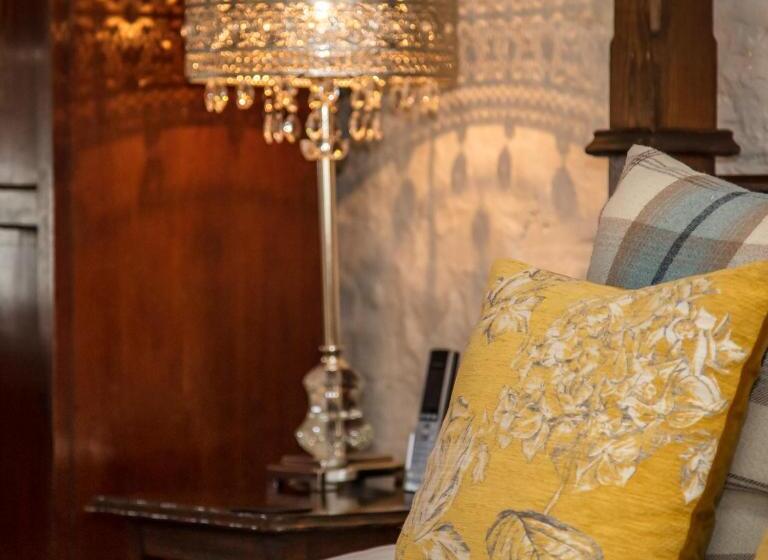 סוויטה, Caistor Hall