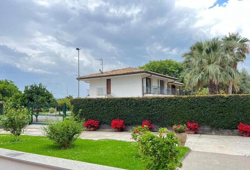 חדר משפחתי דלוקס, Dipladenia Garden Country Resort