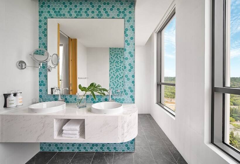 سوییت خانوادگی, Holiday Inn Resort Ho Tram Beach, An Ihg