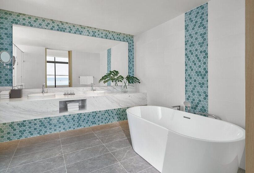 سوییت خانوادگی, Holiday Inn Resort Ho Tram Beach, An Ihg