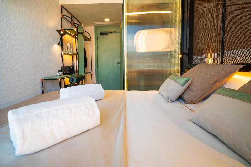 سوئیت با تخت بزرگ, Holiday Inn Resort Ho Tram Beach, An Ihg