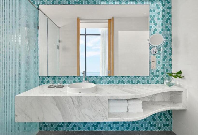 اتاق استاندارد با بالکن و چشمانداز دریا, Holiday Inn Resort Ho Tram Beach, An Ihg