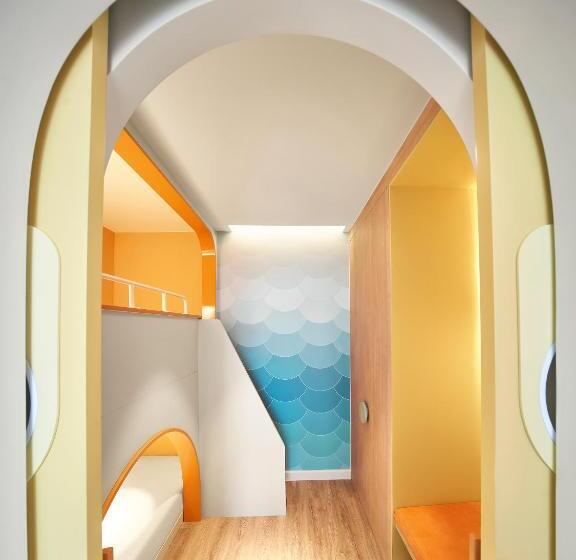 سوییت خانوادگی, Holiday Inn Resort Ho Tram Beach, An Ihg