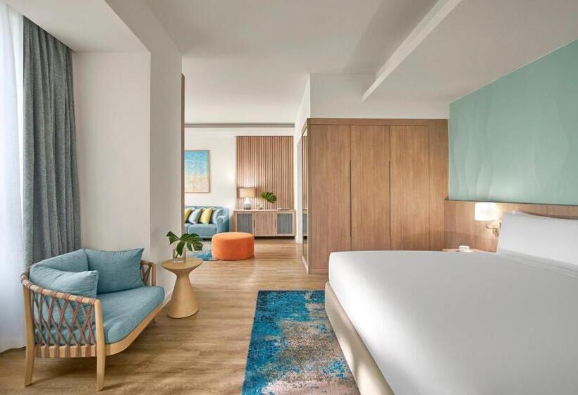 سوئیت با تخت بزرگ, Holiday Inn Resort Ho Tram Beach, An Ihg