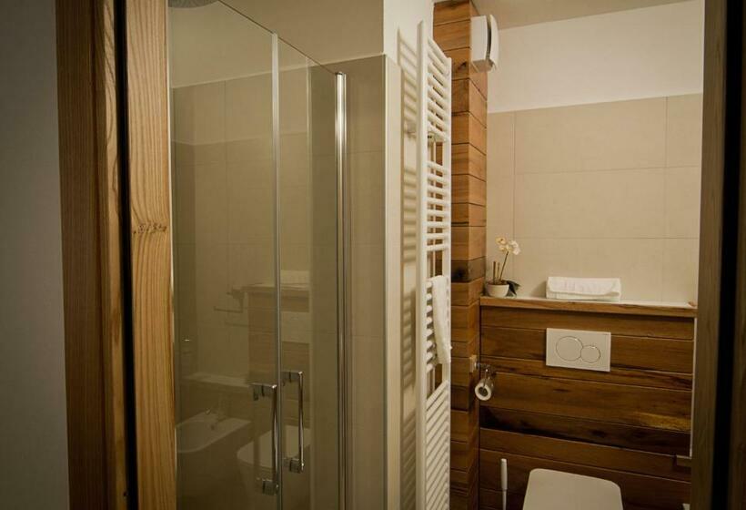 غرفة قياسية, Paesemio Cervarezza Di Bolzoni Maria Graziella