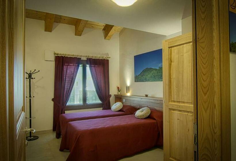 غرفة قياسية, Paesemio Cervarezza Di Bolzoni Maria Graziella