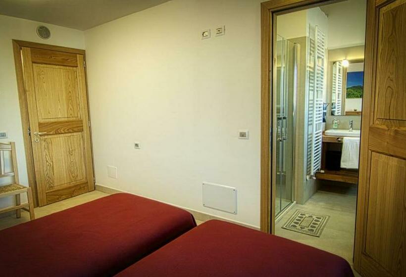 غرفة قياسية, Paesemio Cervarezza Di Bolzoni Maria Graziella