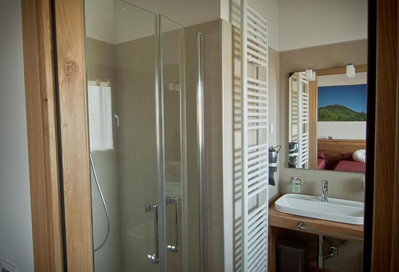 غرفة قياسية, Paesemio Cervarezza Di Bolzoni Maria Graziella