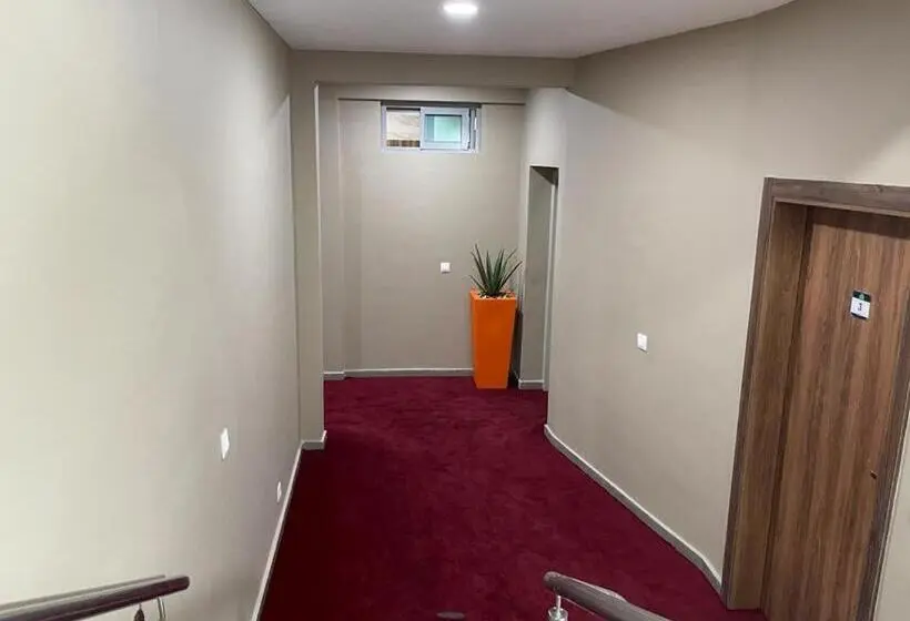 استودیوی لوکس, Residence Sycomore 1