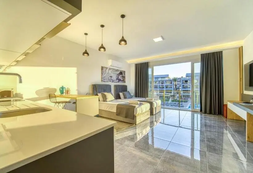 استودیوی استاندارد, Courtyard Long Beach Holiday Resort