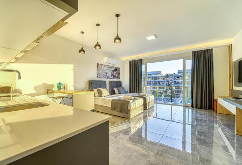 استودیو استاندارد با چشم‌انداز استخر, Courtyard Long Beach Holiday Resort