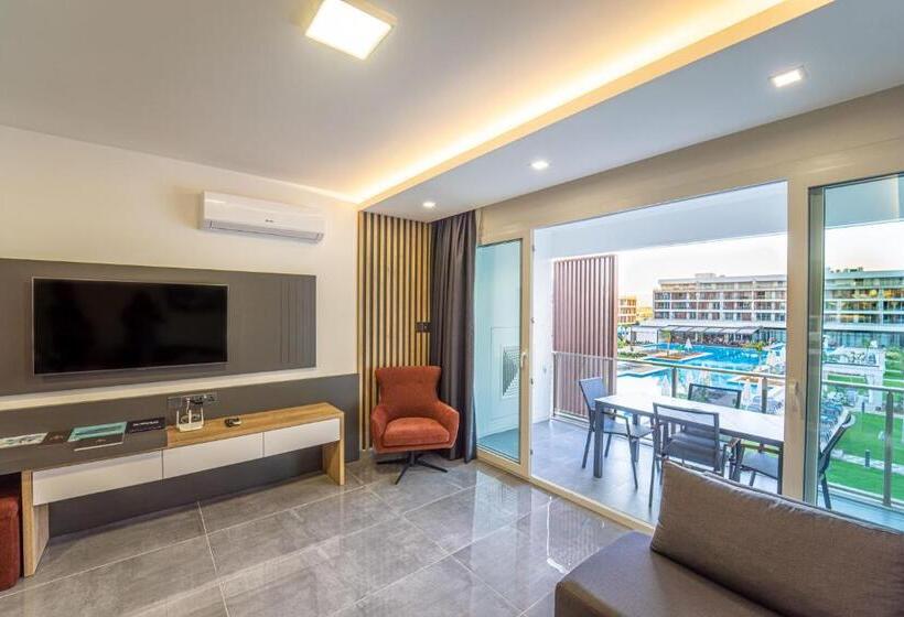 سوییت با چشم‌انداز استخر, Courtyard Long Beach Holiday Resort