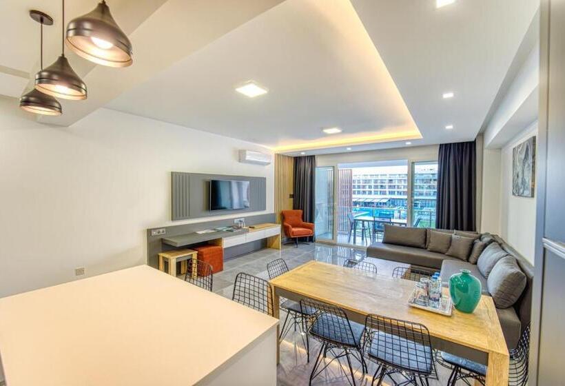 سوییت با چشم‌انداز استخر, Courtyard Long Beach Holiday Resort