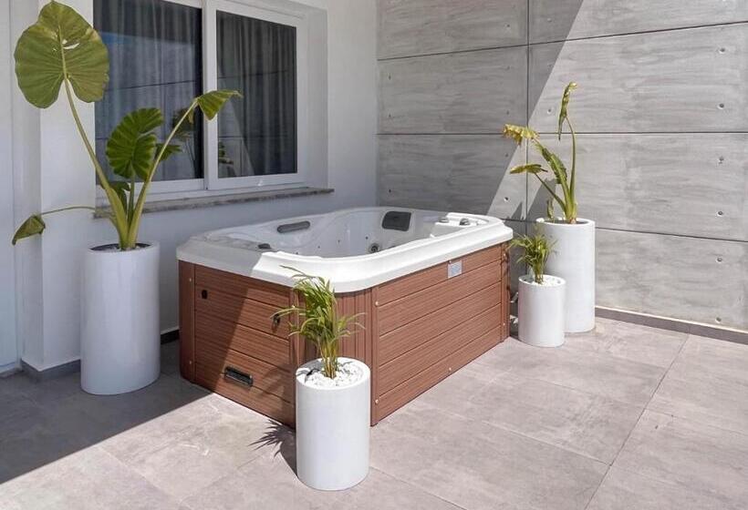 1 Bedroom Penthouse Apartment, Courtyard Long Beach Holiday Resort
