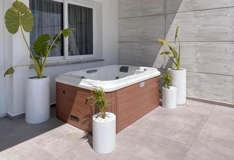 1 Bedroom Penthouse Apartment, Courtyard Long Beach Holiday Resort