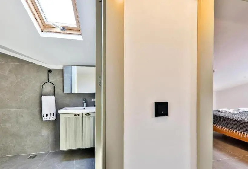 Habitació Triple Economy, Luff Suites