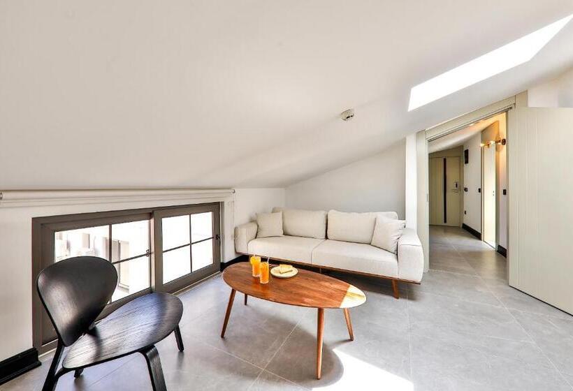 Economy Triple Room, Luff Suites