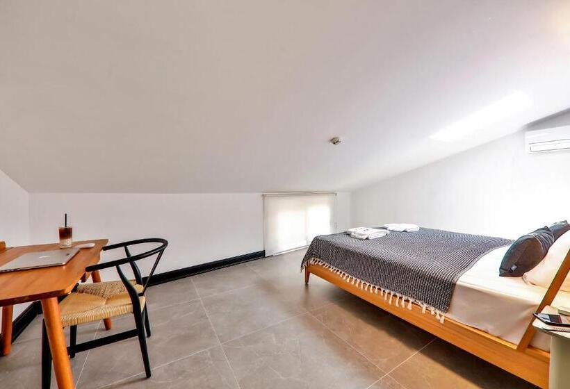 Economy Triple Room, Luff Suites