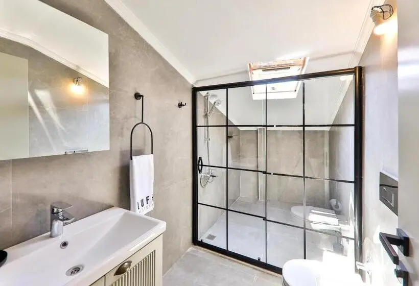 Habitació Triple Estàndard amb Balcó, Luff Suites