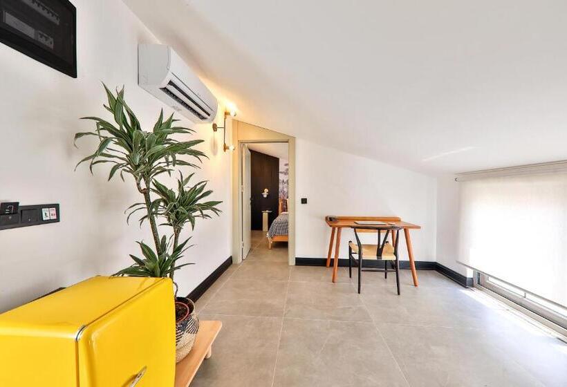 اتاق استاندارد سه تخته با بالکن, Luff Suites