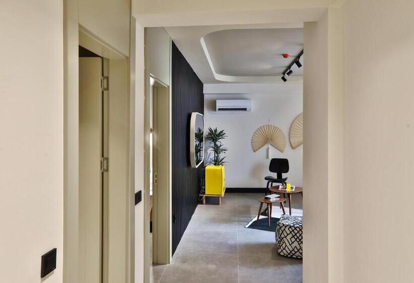 سوییت سوپریور, Luff Suites