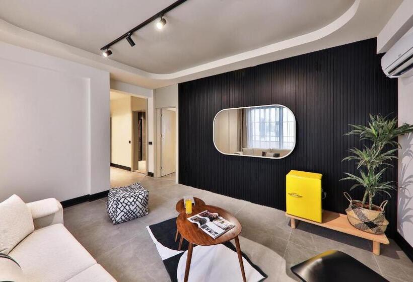 سوییت سوپریور, Luff Suites