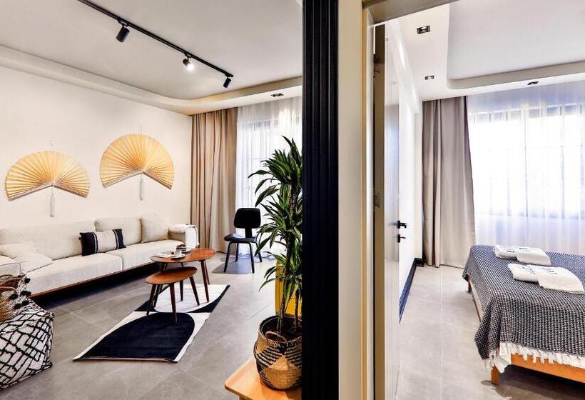 سوئیت با بالکن, Luff Suites