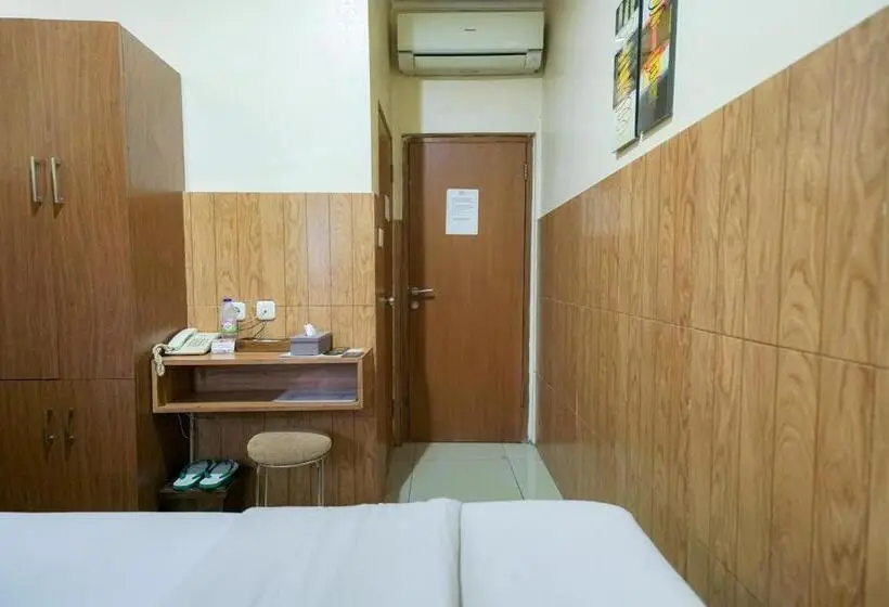 シングルデラックスルーム, Urbanview Hotel 58 Bintaro By Reddoorz