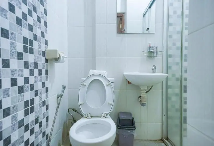 デラックスルーム, Urbanview Hotel 58 Bintaro By Reddoorz