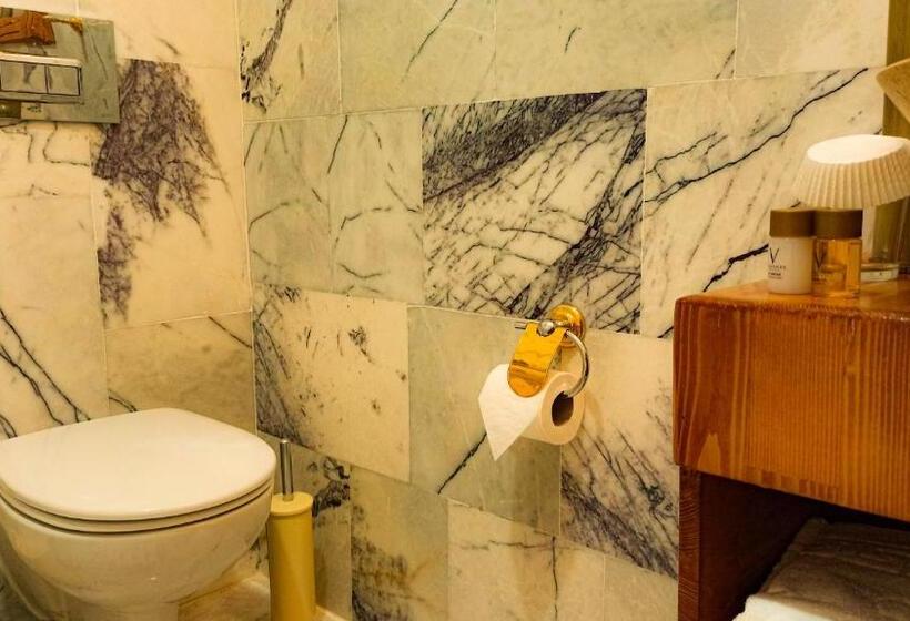 带海景的复工套房, Variante