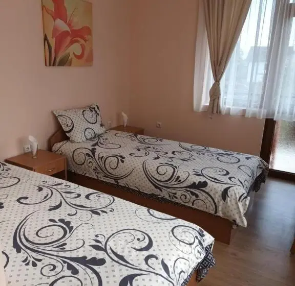 اتاق استاندارد چهار تخته, Guest Rooms Bansko
