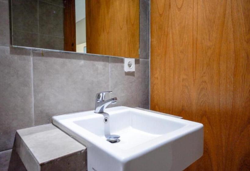 Номер Deluxe, Sans Hotel Ekkon Yogyakarta By Reddoorz